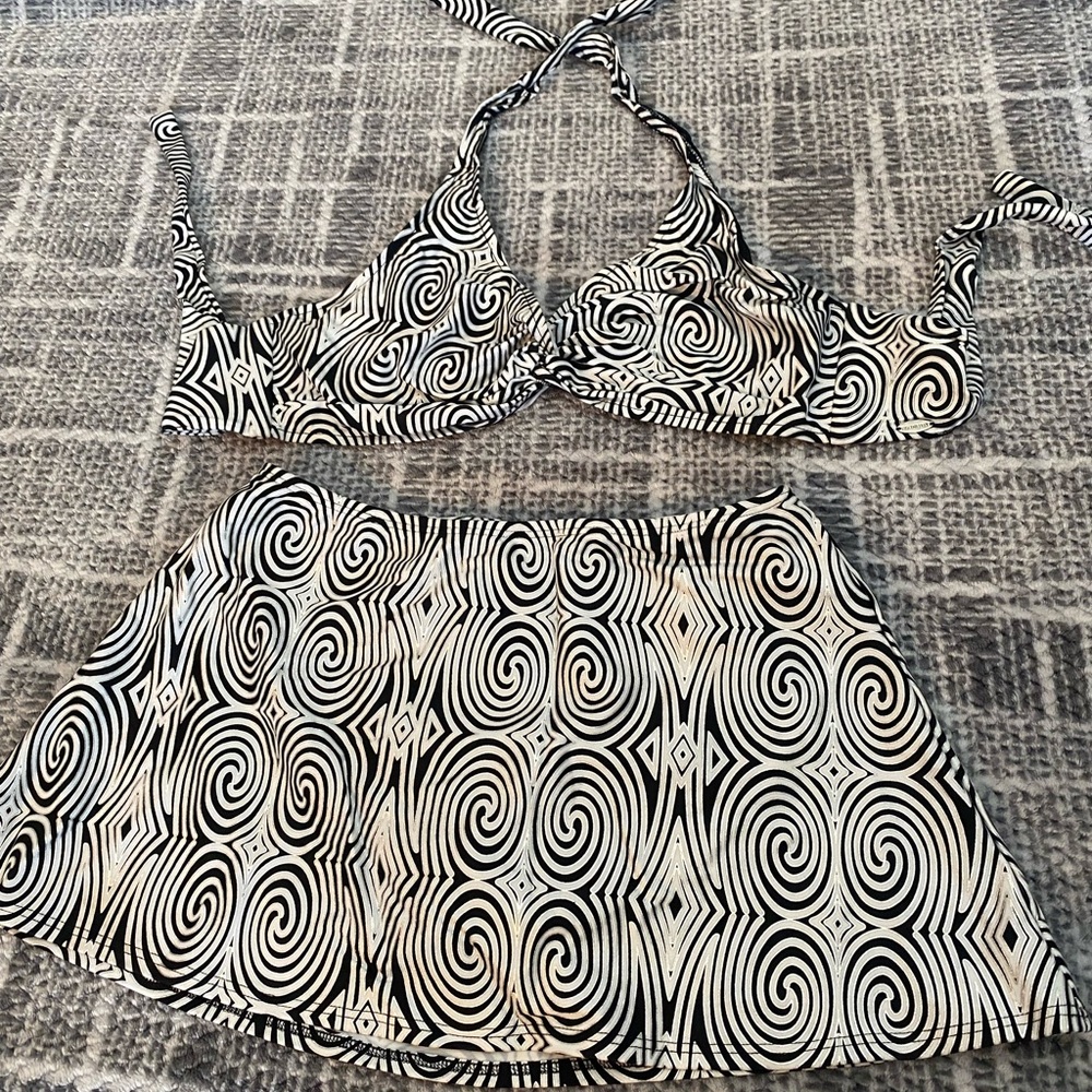 NWOT Ladies 2 Piece Bathing-suit